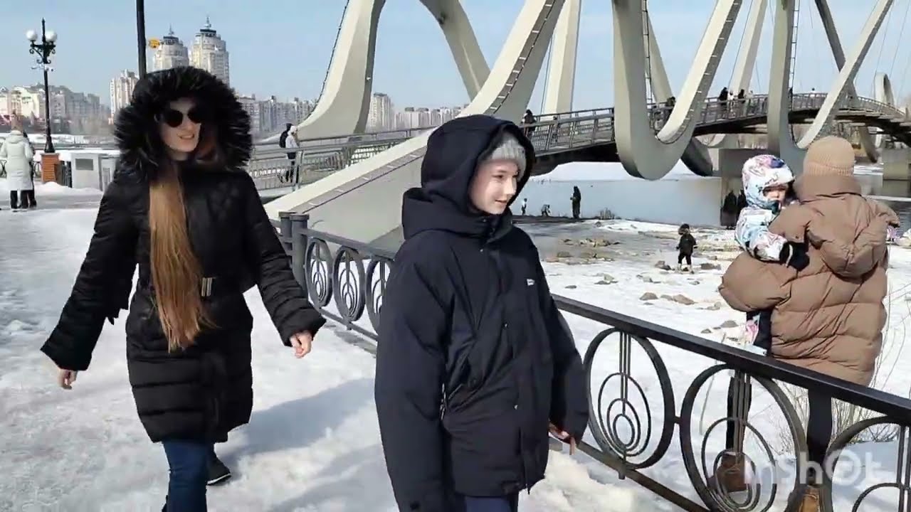 🇺🇦 Ukraine Kyiv 2026 Оболонь, набережная, лебеди, большие собаки.