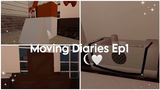 Moving Diaries EP 1 Roblox Bloxburg Vlog *Moving into my new house*||