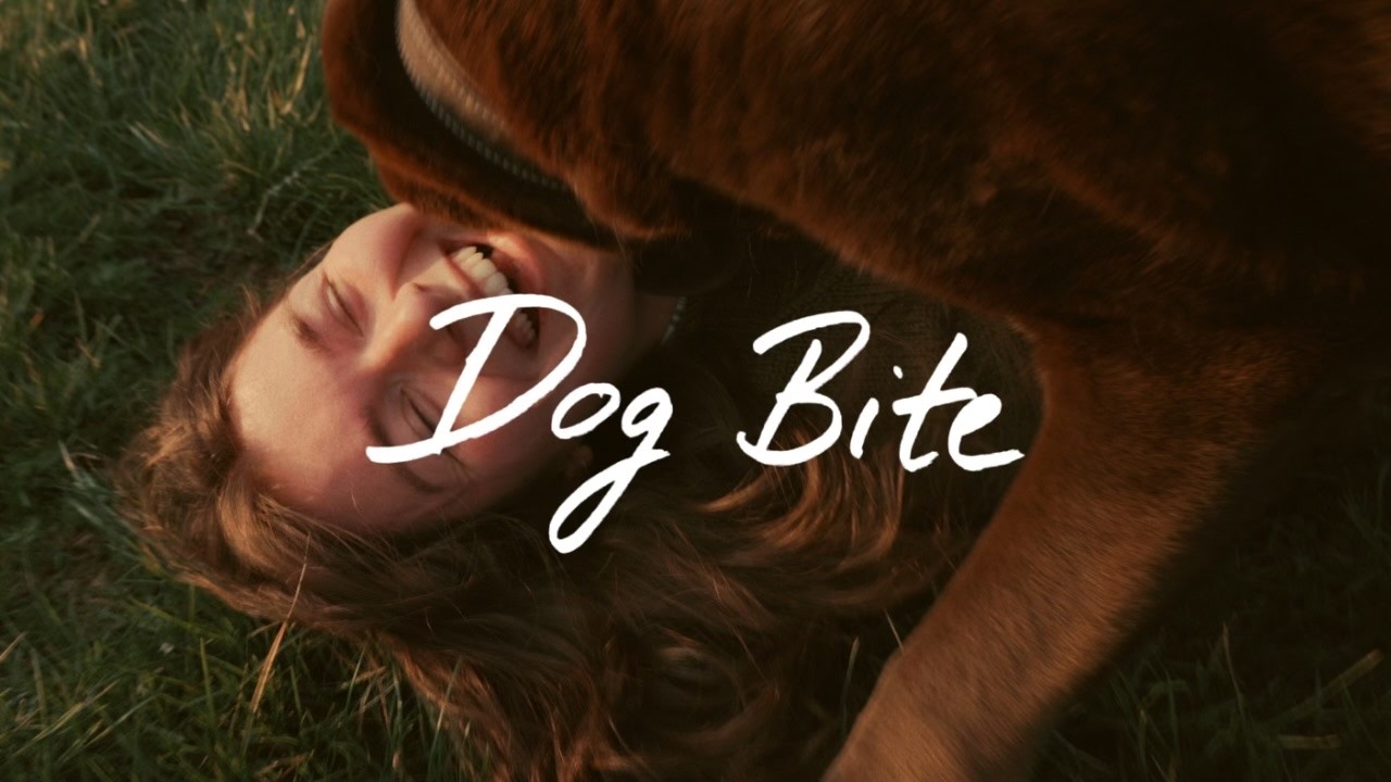 Guarda Philine Sonny - Dog Bite (Official Music Video) su YouTube Guarda Philine Sonny - Dog Bite (Official Music Video) su YouTube