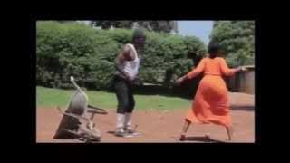 King Kong MC dancing to Kyana gwe by SKATA DANCE FOR ME AFROBEATS EUGY MR EAZI SHOKIE ALKAYIDA DAB