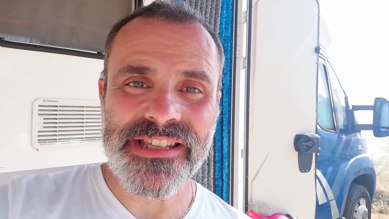 Liberamente in camper punt 256 Area Camper Ulisse a 28 passi dal mare