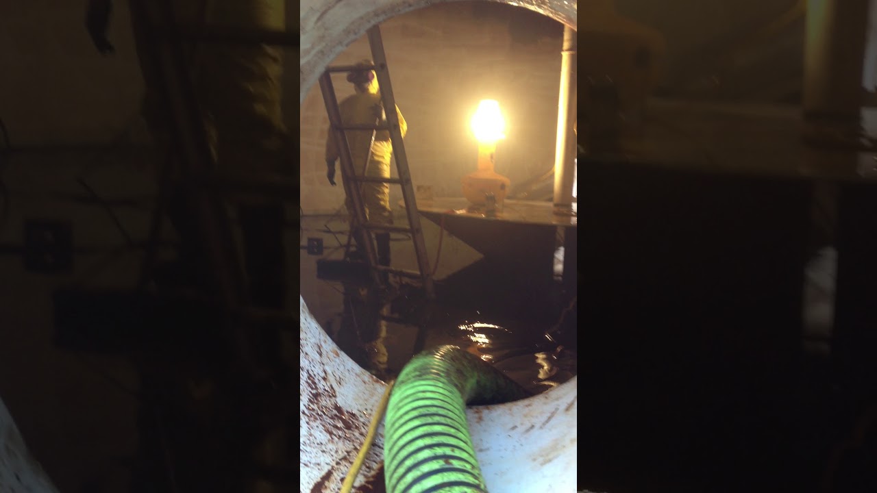 Emergency Restoration Company AM/PM Restoration Services responds to sewer emergency!