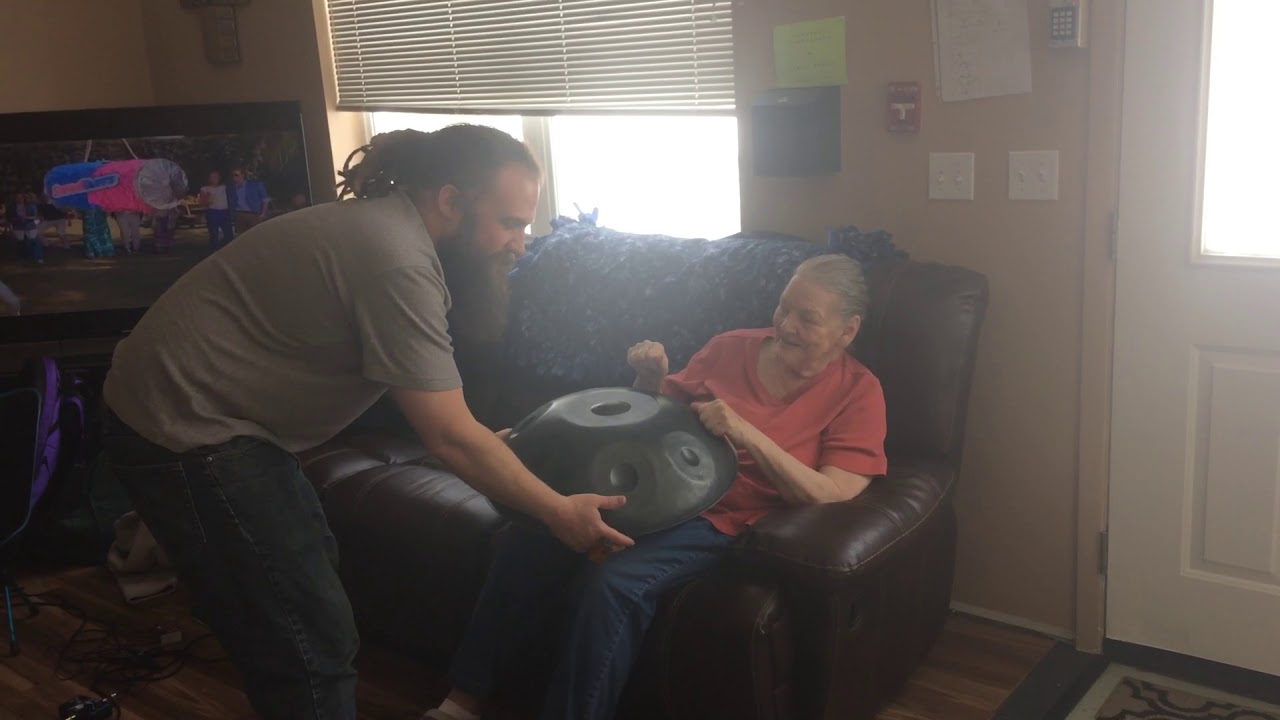 Deaf woman reacts to the handpan