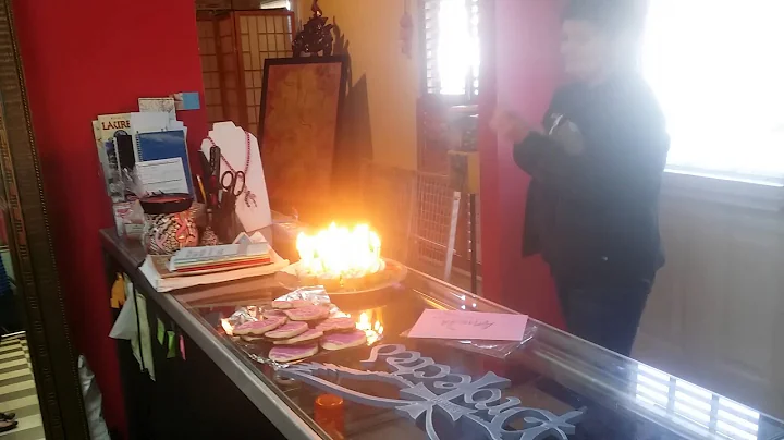 Amanda disses her Bday Song :(