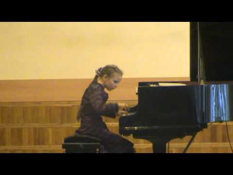 Бах Менуэт ре-минор Анна Ропот, 8 лет
