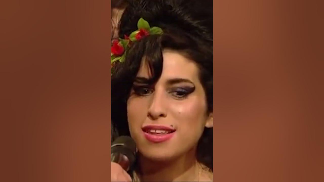 Amy was interviewed by Jools Holland, before performing with Paul Weller for The Annual Hootenanny🖤 Amy was interviewed by Jools Holland, before performing with Paul Weller for The Annual Hootenanny🖤