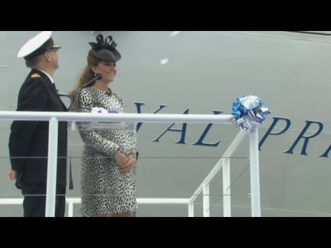 Videó: Cambridge hercegnő mutatta be a Baby Bump első pillantását
