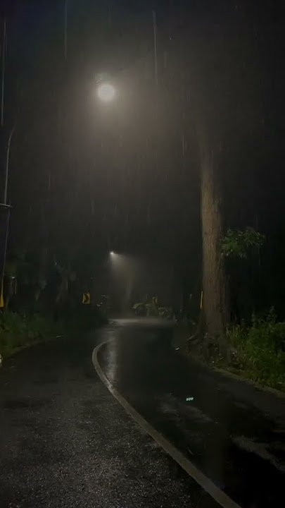 Setenang inikah vibes malam hari disertai hujan #hujan #aesthetic #vibeshujan #kudus #kuduspride