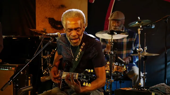 Kinsey Report :: Live at Rosa's Lounge