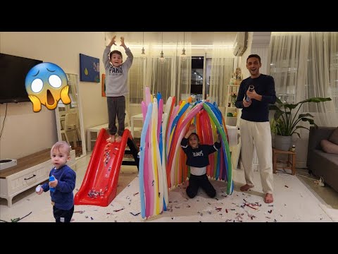 Babası Eylül ve Poyraz'a Renkli Sosis Balonlarından Balon Ev Yaptı Tufan Çok Sevdi | fun kids video
