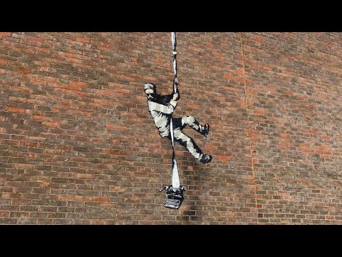 Video: Banksy Maalaus Port Talbotissa, Walesissa, Autotalli Sijainti