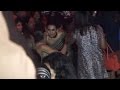Deepika Padukone Spotted Bonding With Karishma Kapoor At Lakme Fashion Week Watch Video Filmibeat 