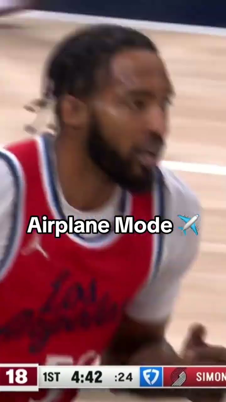 DERRICK JONES JR. WAS IN AIRPLANE MODE ✈️