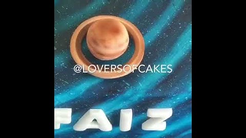 AIRBRUSHED GALAXY CAKE