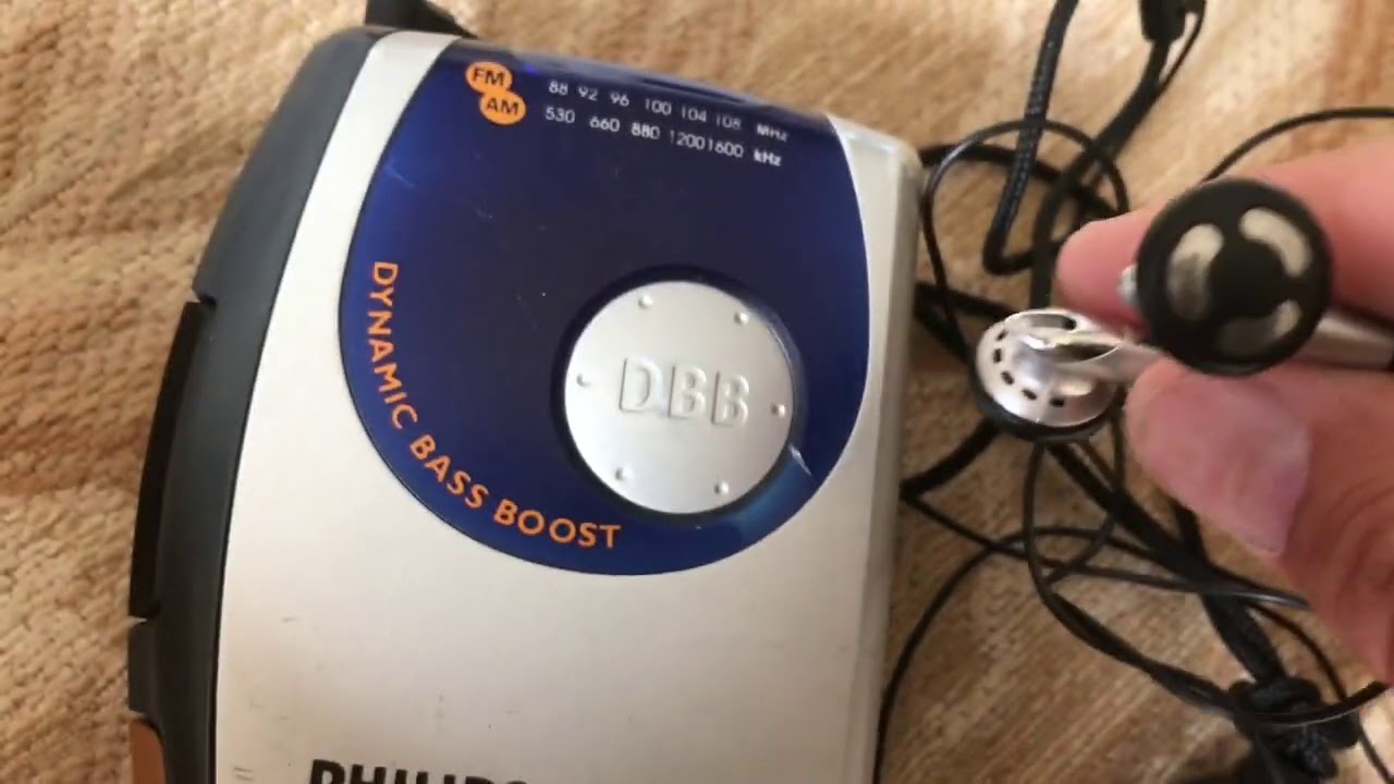 Philips Dynamic Bass Boost walkman player radio - YouTube