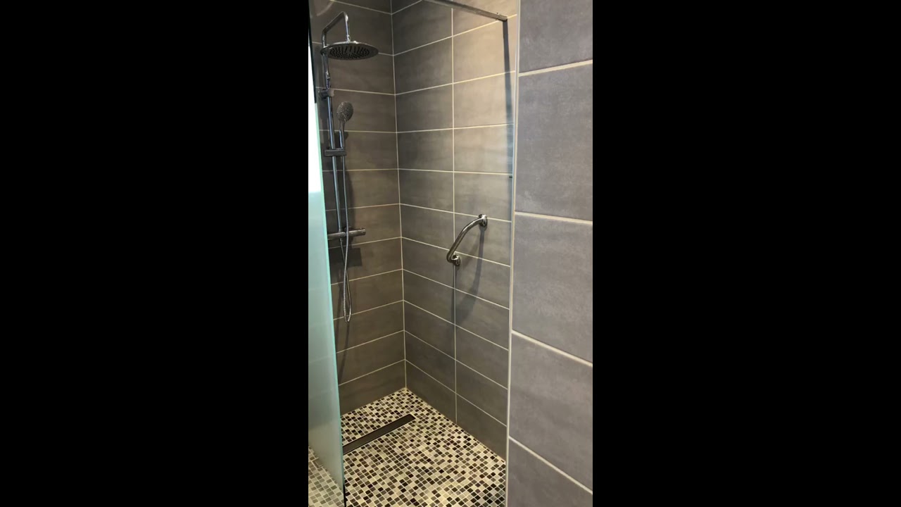 Rénovation complète d’une salle d’eau avec douche à l’italienne 😋