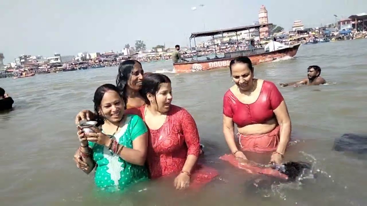सब गुरु बहने नहा रही है गंगा में स्नान कर रहीं हैं 30/5/23