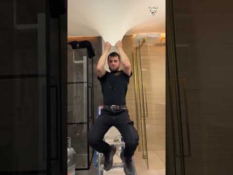 العامل ده رد على السؤال بطريقته الخاصة