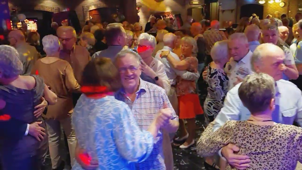 Fantastisch gezongen door The Chiefs in Dancing Waldeslust in Posterholt 