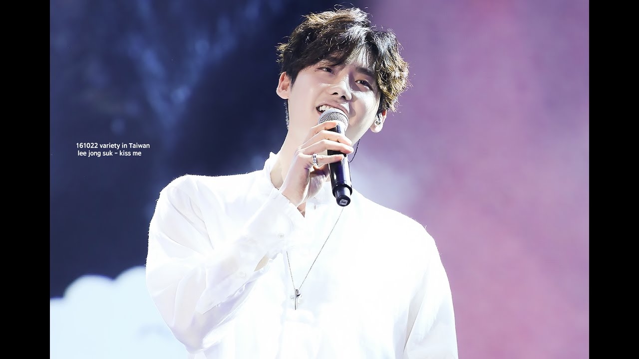 161002  Lee Jong Suk - kiss me
