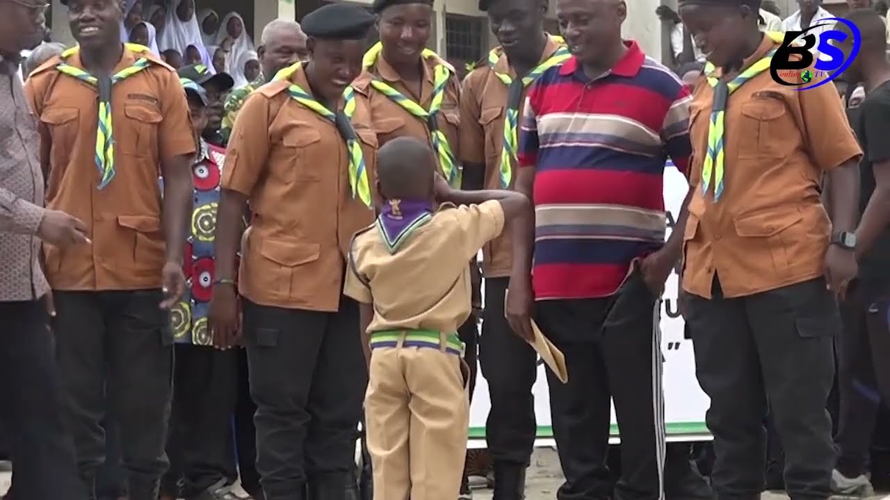 SKAUTI MDOGO AKIONYESHA UWEZO WA KWATA ZA KIJESHI