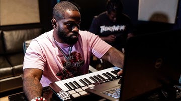 Nard & B Making A Beat With Mike Major | Trench Cookup