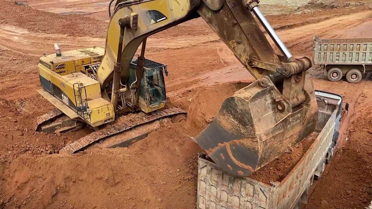 Caterpillar 385C Excavator Loading Mercedes & MAN Trucks - Ektor Epe