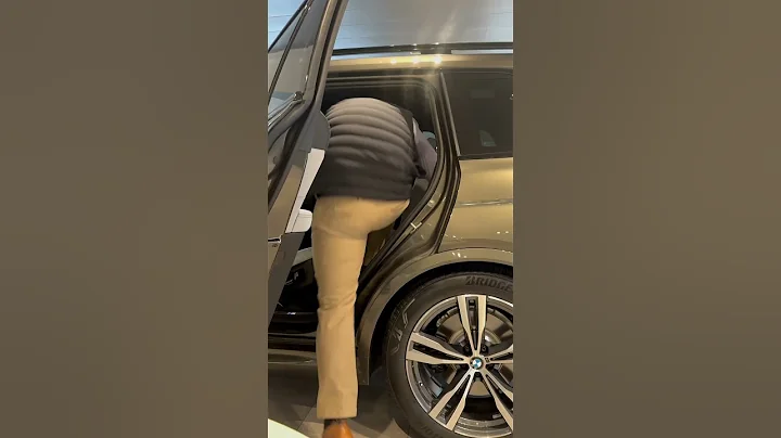 Take a Seat in The 3rd Row of The BMW X7 • #bmw #bmwx7 #suv #cars #bmwlove #bimmer #carshorts #fyp