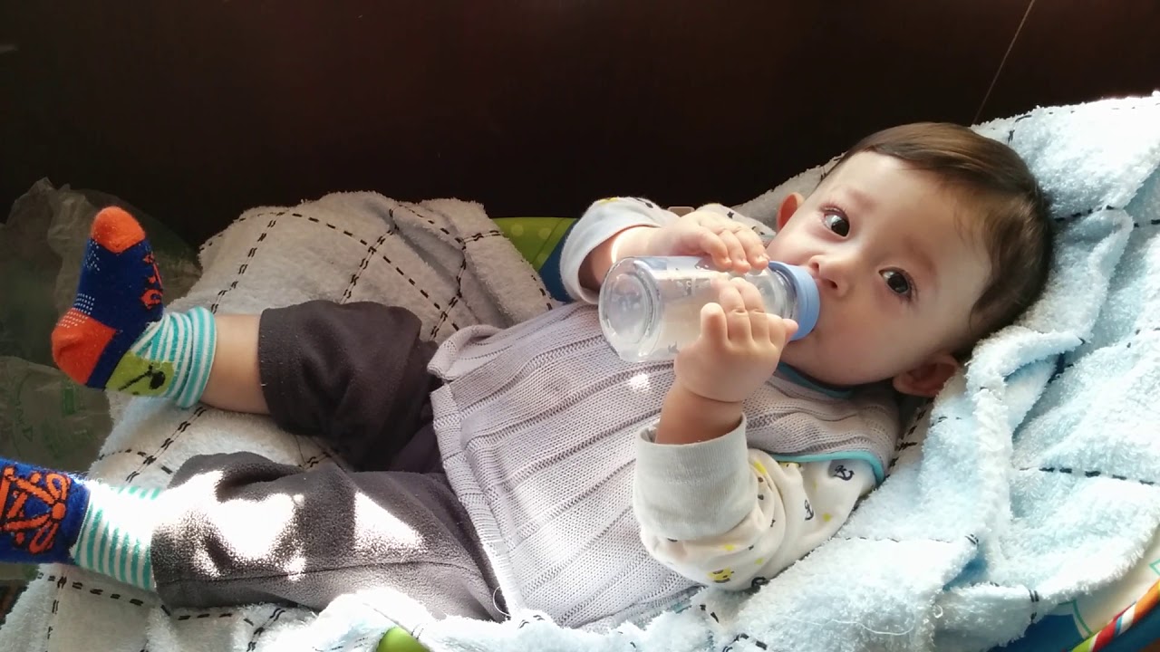 7ヶ月 赤ちゃん 自分でミルク飲む 足りな い Baby Drinking Milk Himself Youtube