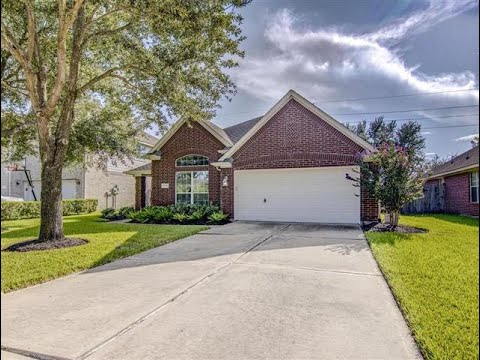 2205 Lake Wind Drive, Pearland, TX home video tour
