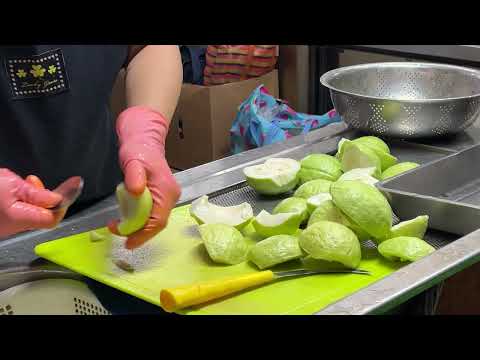 只用一支刀子。 一次準備60人的水果，驚人的切水果技巧 FRUIT NINJA of Taiwan,Amazing Fruit Cutting Skills -Taiwan street food