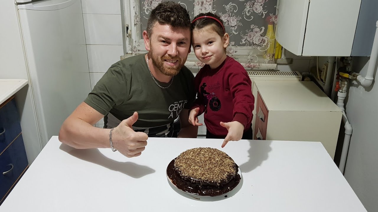 Mina Babası ile Harika Yaş Pasta Yapıyor. Eğlenceli Çocuk Videosu YouTube