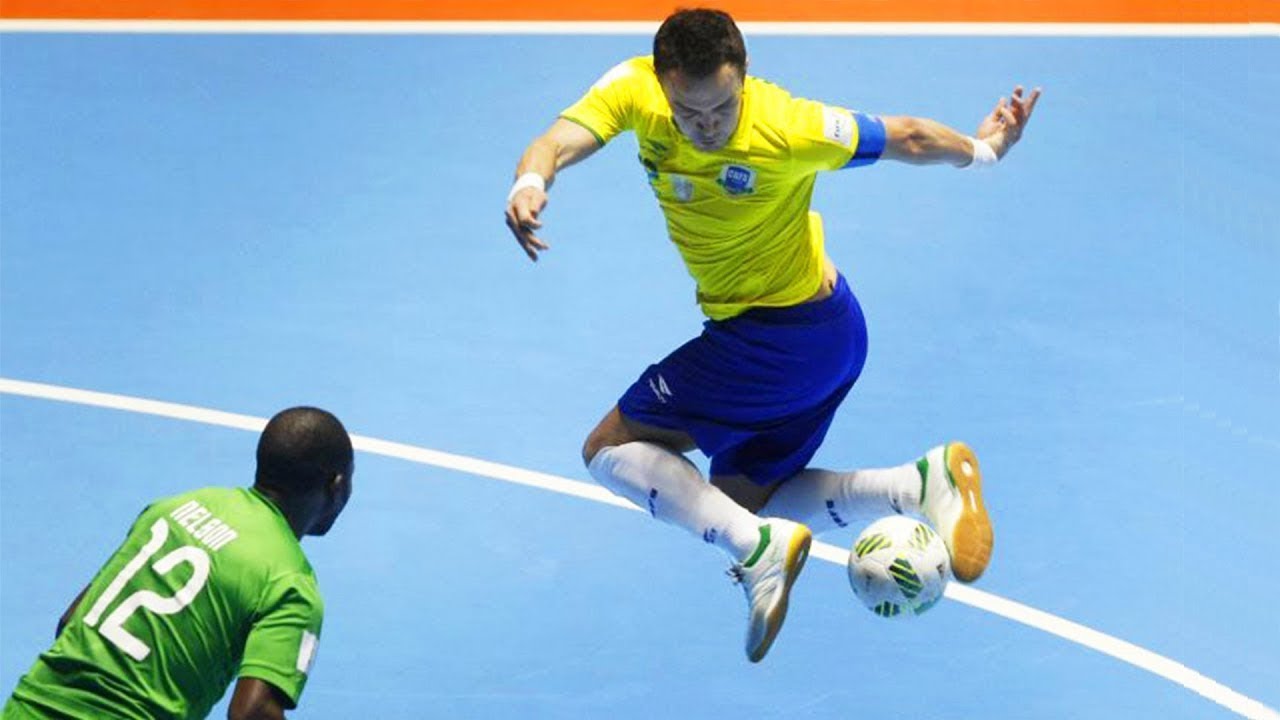 TOP 5 SKILL QUA NGƯỜI Dễ Dàng Trong Futsal Top 5 futsal skills ...