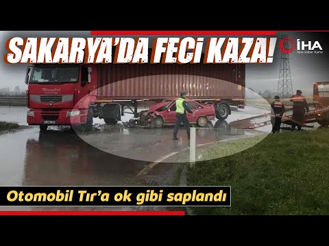 Akyazı’da Trafik Kazası, Otomobil Tır’a Ok Gibi Saplandı