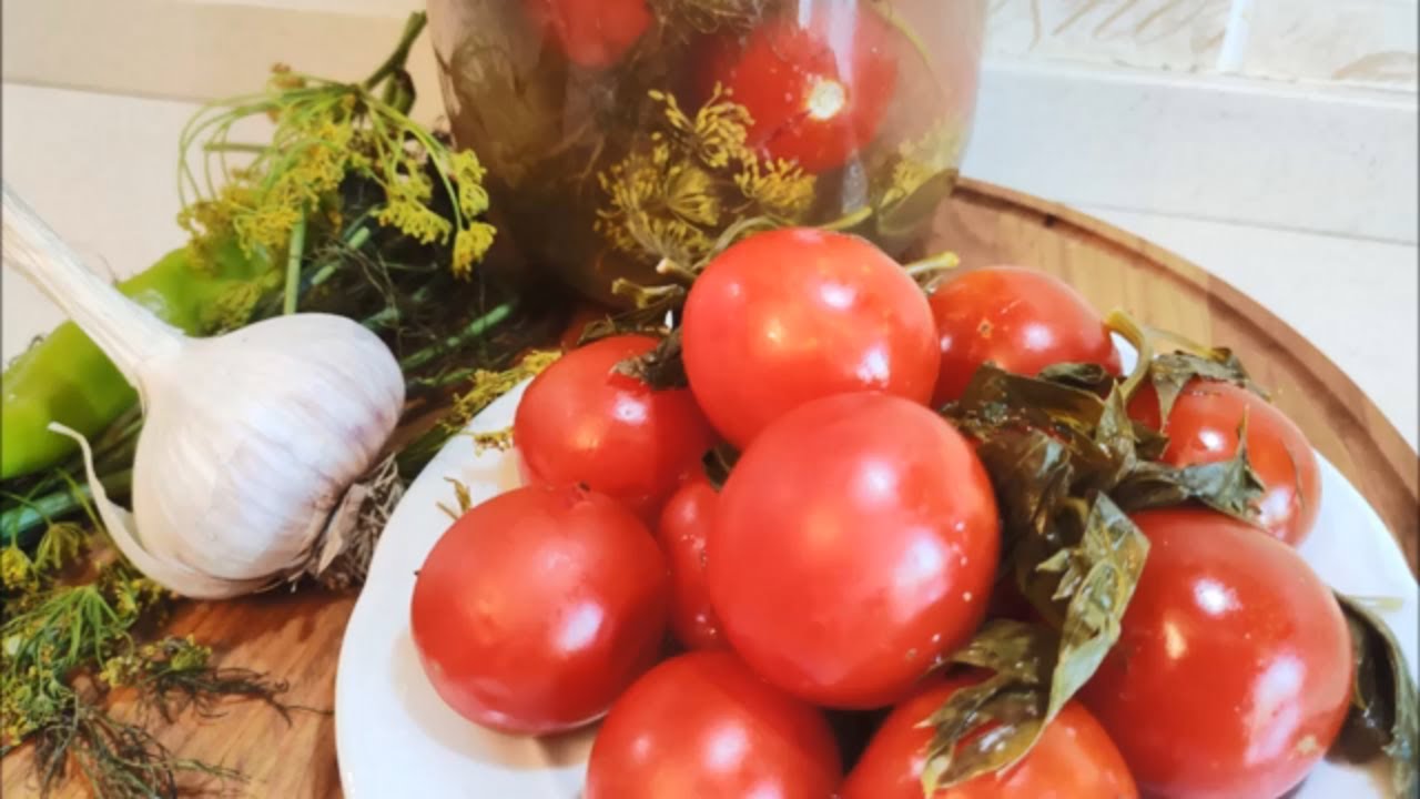 Квашеные помидоры быстрого приготовления. Малосольные помидоры. Быстрые квашеные помидоры за 3 дня. Квашеные помидоры сливки. Квашеные помидоры.