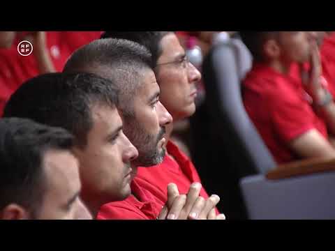 Fede Vidal y Juanlu Alonso, en la reunión técnica de árbitros y entrenadores de fútbol sala