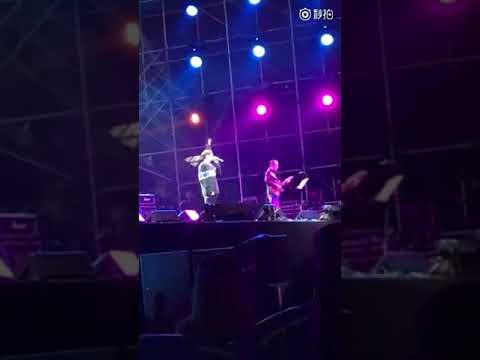 20171112 江城民谣音乐节毛不易现场演唱《消愁》cut~