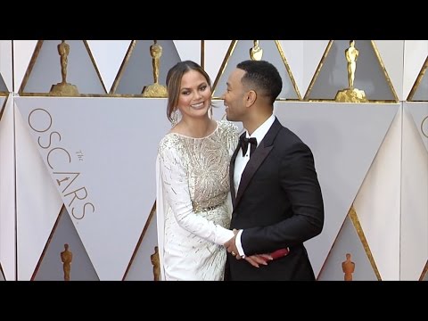 Video: Chrissy Teigen Stege John Legend For At Have Mistet En Oscar