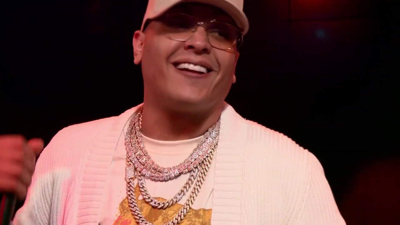 Ver Darell - Otro Trago (En Vivo) en YouTube Ver Darell - Otro Trago (En Vivo) en YouTube