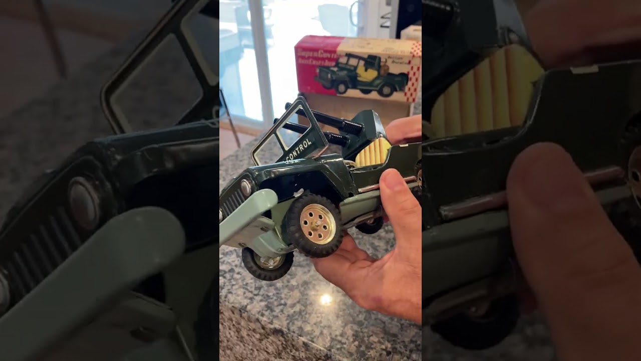 VINTAGE BANDAI/SUZUKI & EDWARDS TIN, BATTERY OPERATED SUPER CONTROL JEEP IN ORIGINAL BOX. WORKING!