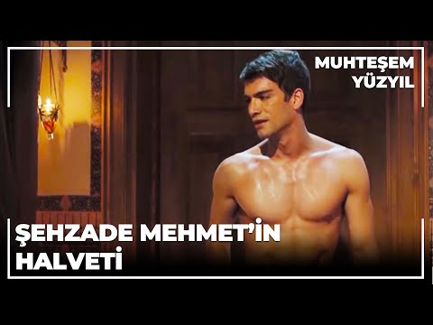 Video: Selim Sal Die Harem Dadelik Oplos: Merve Bolugur In 'n Vetersykel Flits Haar Afgeronde Heupe