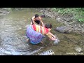Primitive Food Life - Found fish living in shallow puddlaes - Catch fish for food