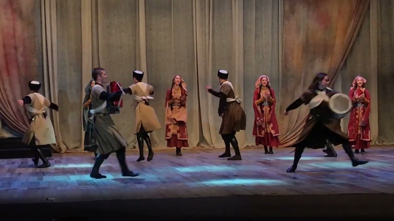 ქორეოგრაფიული ანსამბლი “მერანი” ცეკვა “აფხაზური”.   (ს.კ)