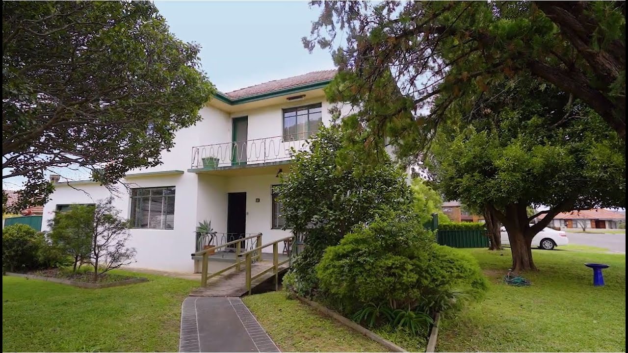 Beverly Hills, 49 Cooloongatta Road