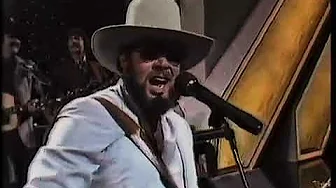 Hank Williams, Jr & The Bama Band- This Ain’t Dallas - LIVE at the CMA Awards - 10/14/85 Hank Williams, Jr & The Bama Band- This Ain’t Dallas - LIVE at the CMA Awards - 10/14/85