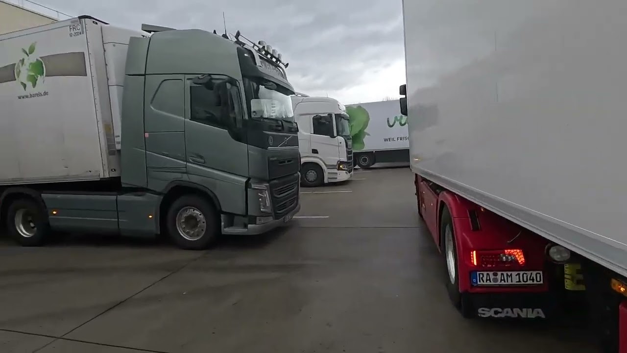 Unul pune frână și altul are chef să se oprească în mijlocul drumului !!!