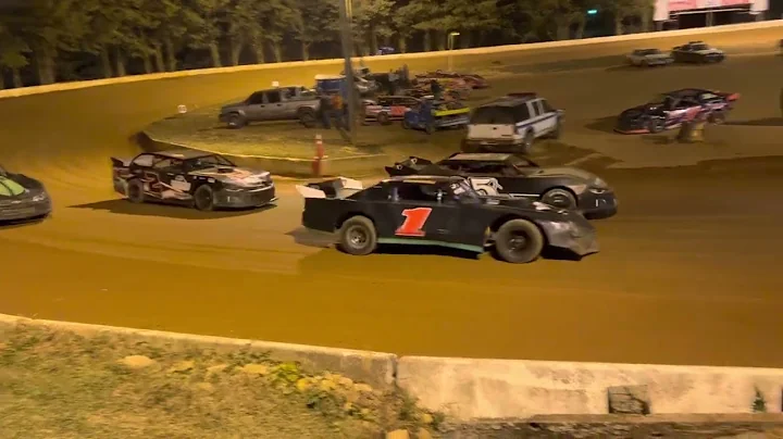 FAIRGROUNDS RACEWAY BOONE N.C.JAMIE WHITT #1 finis...