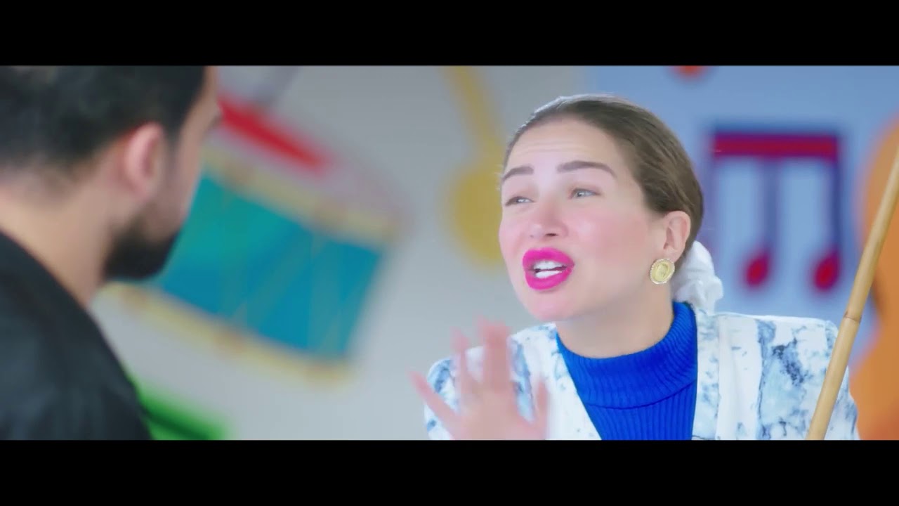 بيسة قفشت صاحبة كاظم وهي لابسه ضيق وقلبت حال المدرسه 