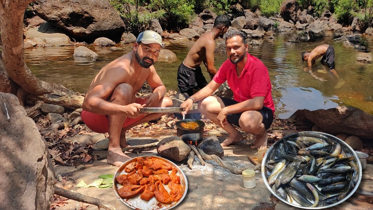 कोकणातील नदीमधले मासे पकडून बनवले माशांचे कालवण आणि फ्राय | fishing and cooking