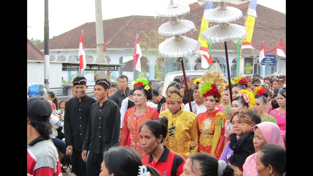 Tradisi Nyongkolan di Lombok - YouTube